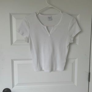 Aritzia v neck t shirt